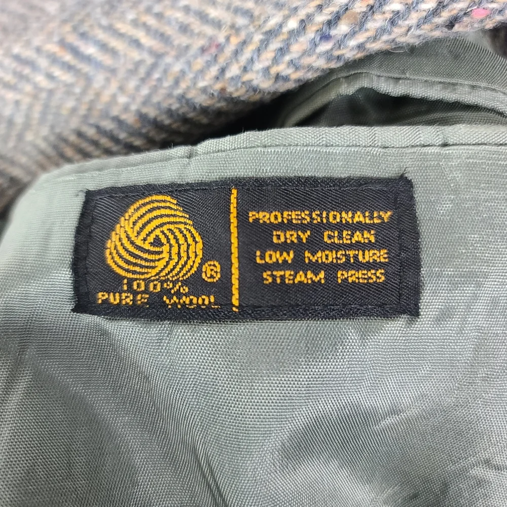 Levi's Tailored Classic's Blazer/ Coat Grays and Brown's. 44R - Picture 15 of 15